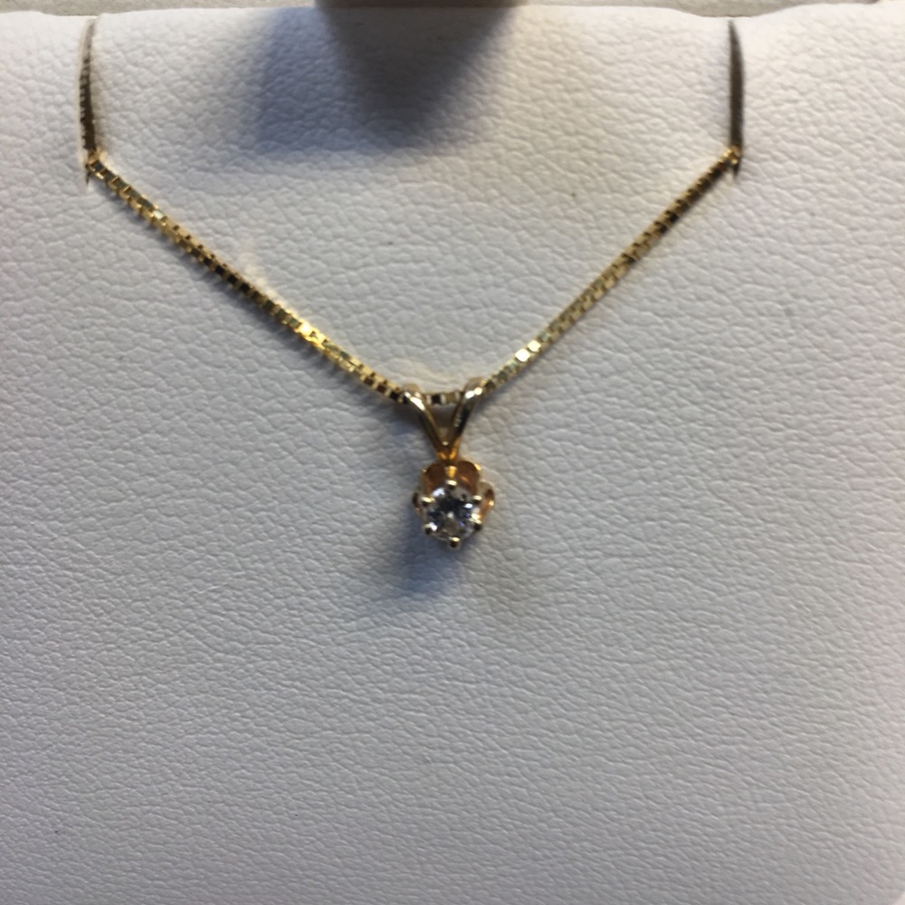 14K yellow gold diamonds solitaire pendant